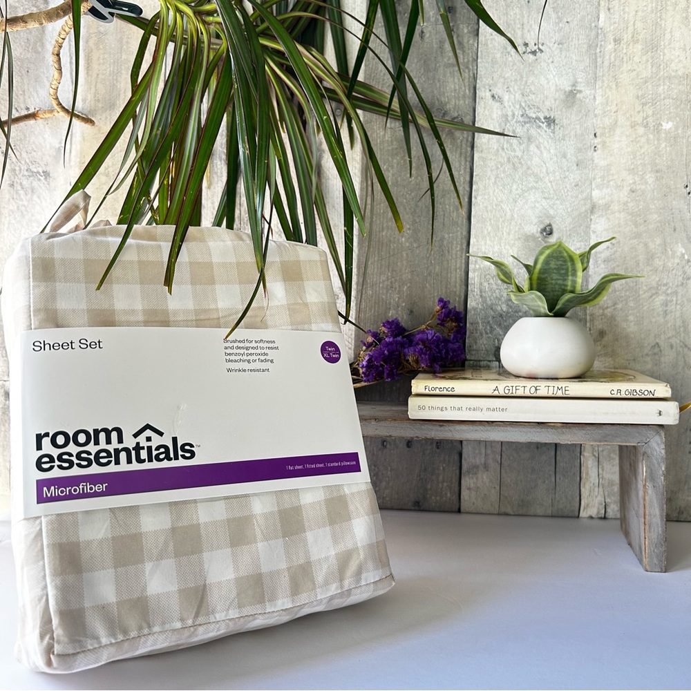 🌴Target Room Essentials Cream & White Plaid/Gingham Sheet Set